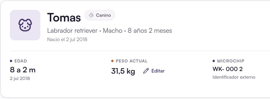 Cabecera de la ficha de Tomás: edad, peso actual, microchip y tutor